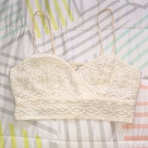 American Eagle - Cream Crochet Crop Top 🌟